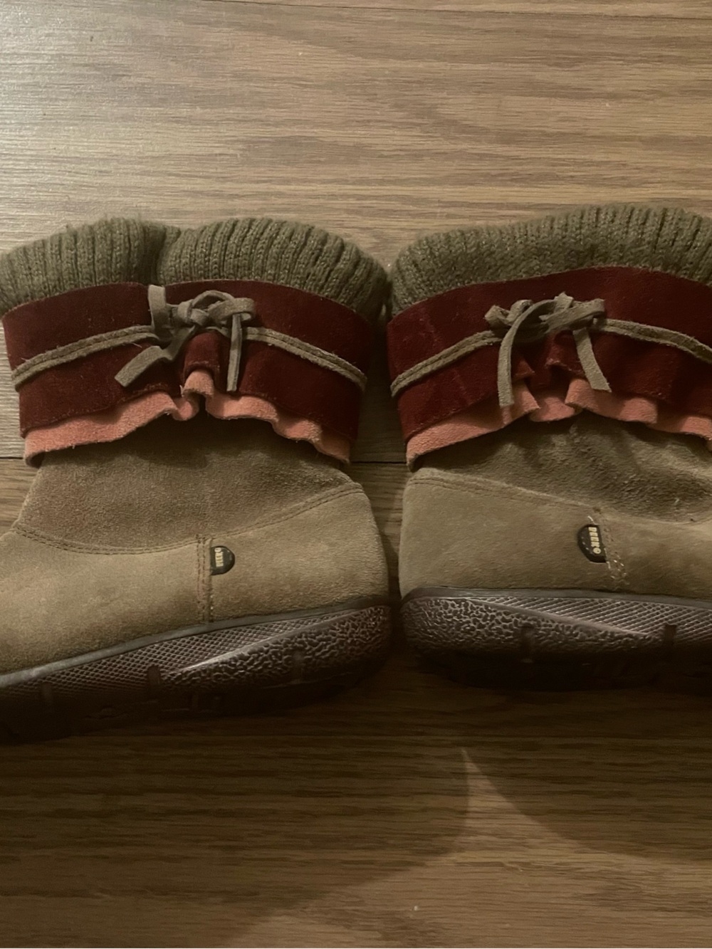 Beeko Olive Green & Burgundy Girls' Cozy Suede Boots